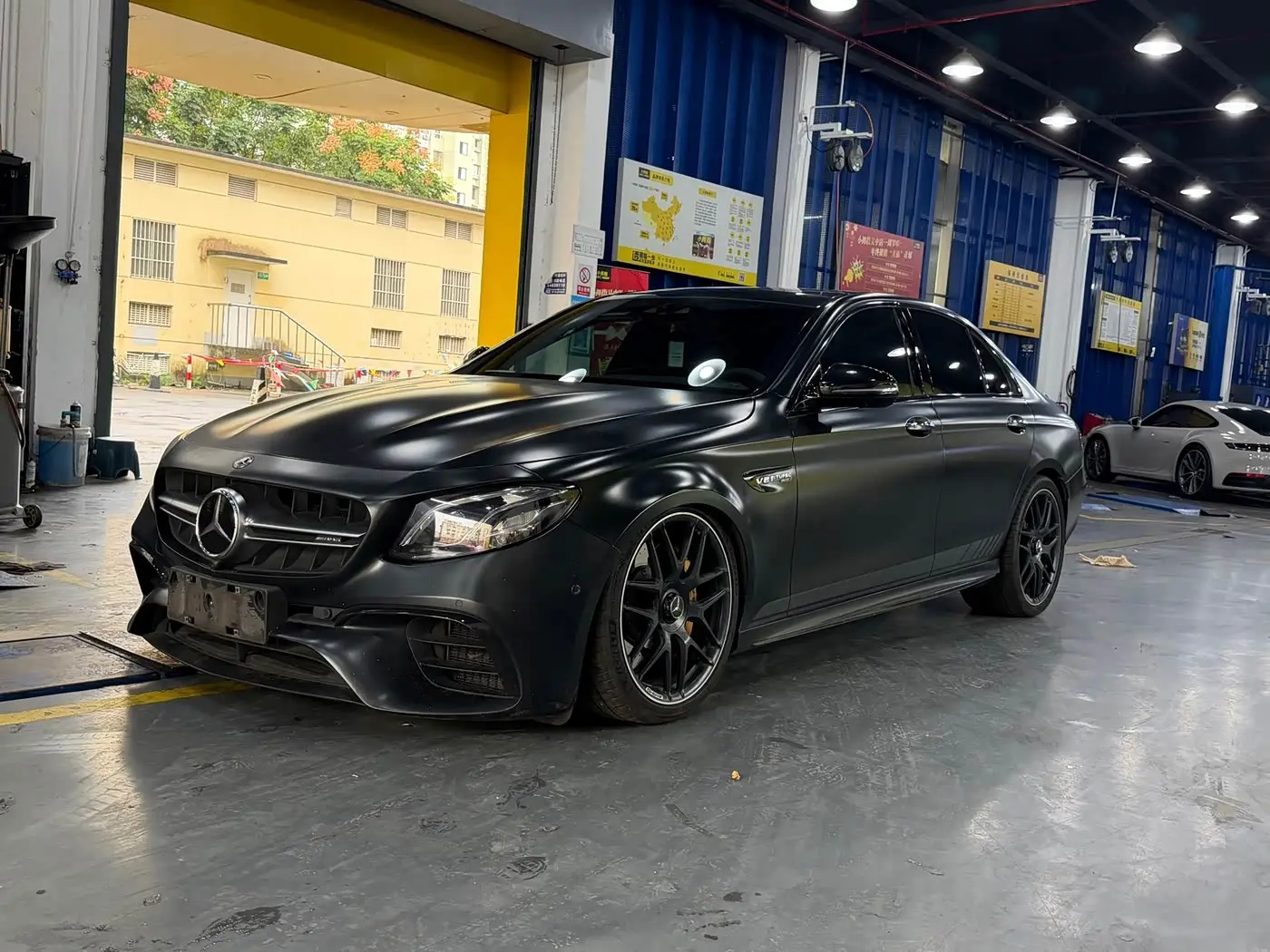 Mercedes-Benz E-Class AMG 2018 — Photo 1/11