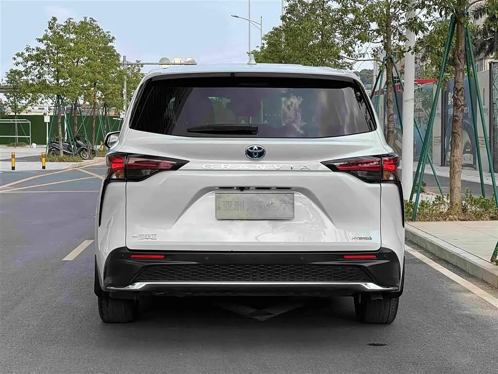 Toyota Granvia 2023 — Şəkil 4/14
