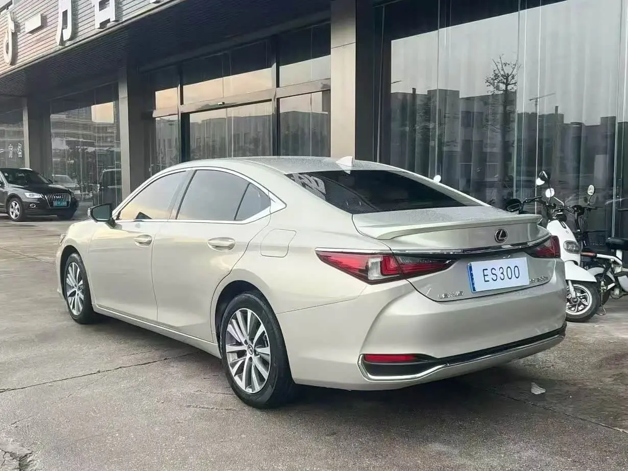Lexus ES 2019 — Şəkil 7/9