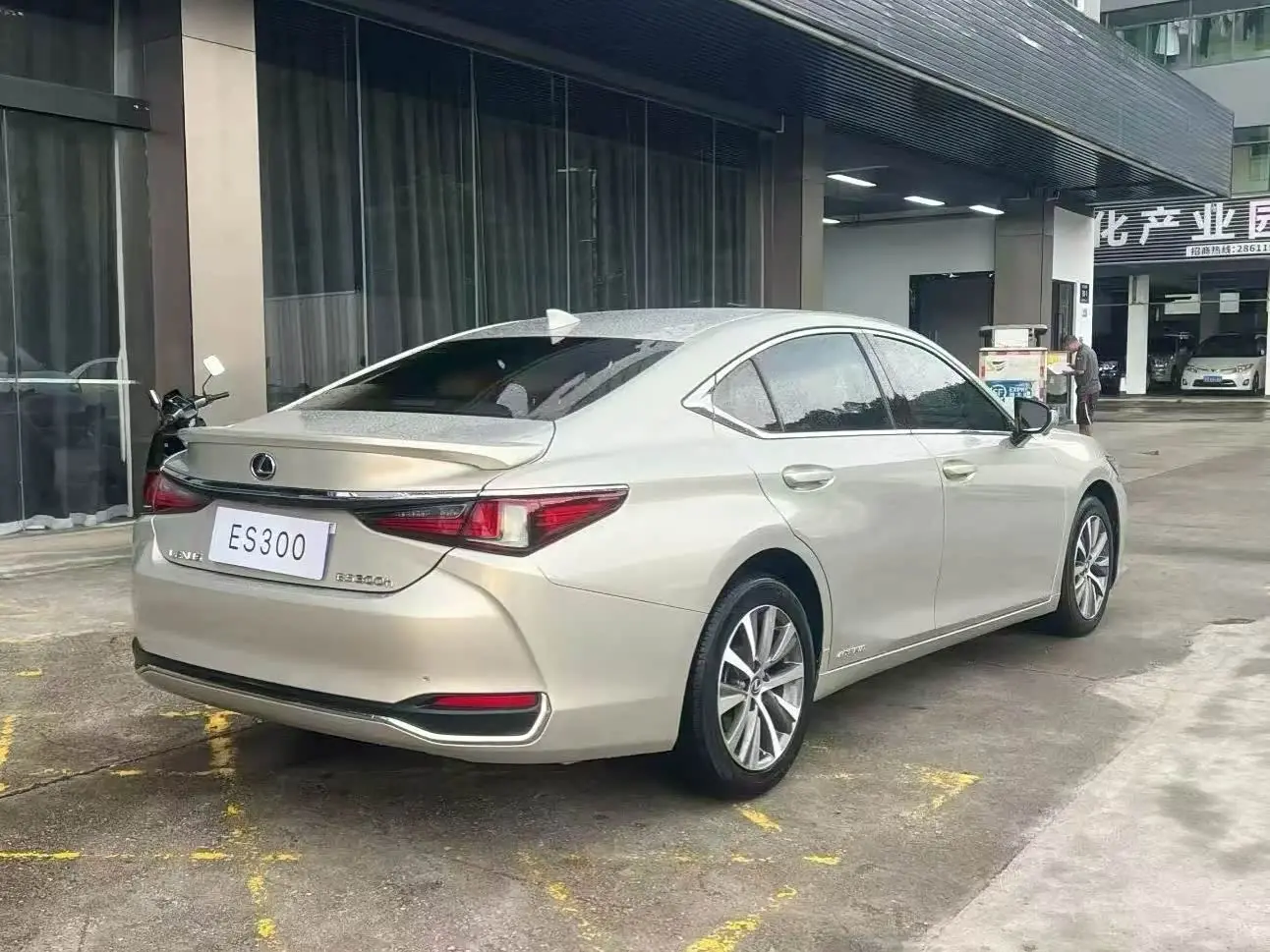 Lexus ES 2019 — Şəkil 9/9