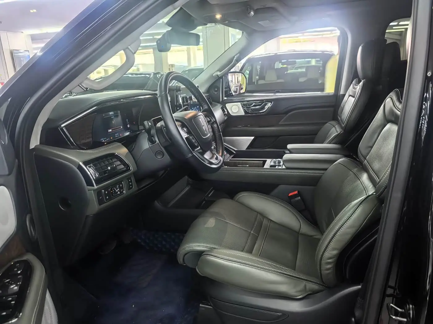 Lincoln Navigator 2023 — Şəkil 5/6