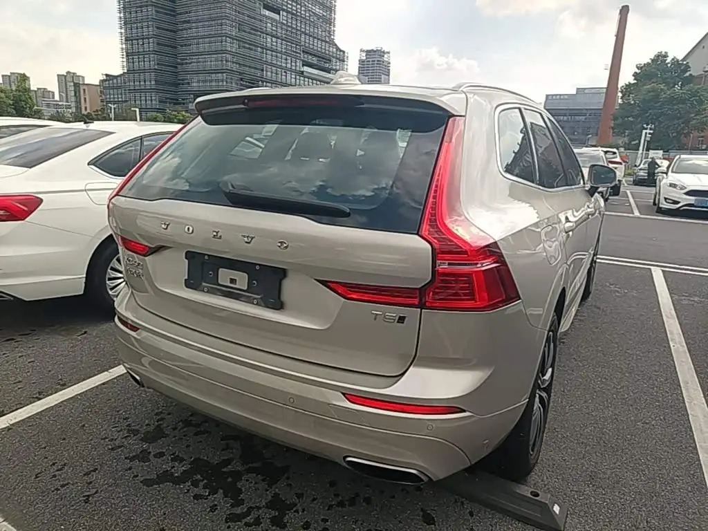 Volvo XC60 2018 — Фото 7/20