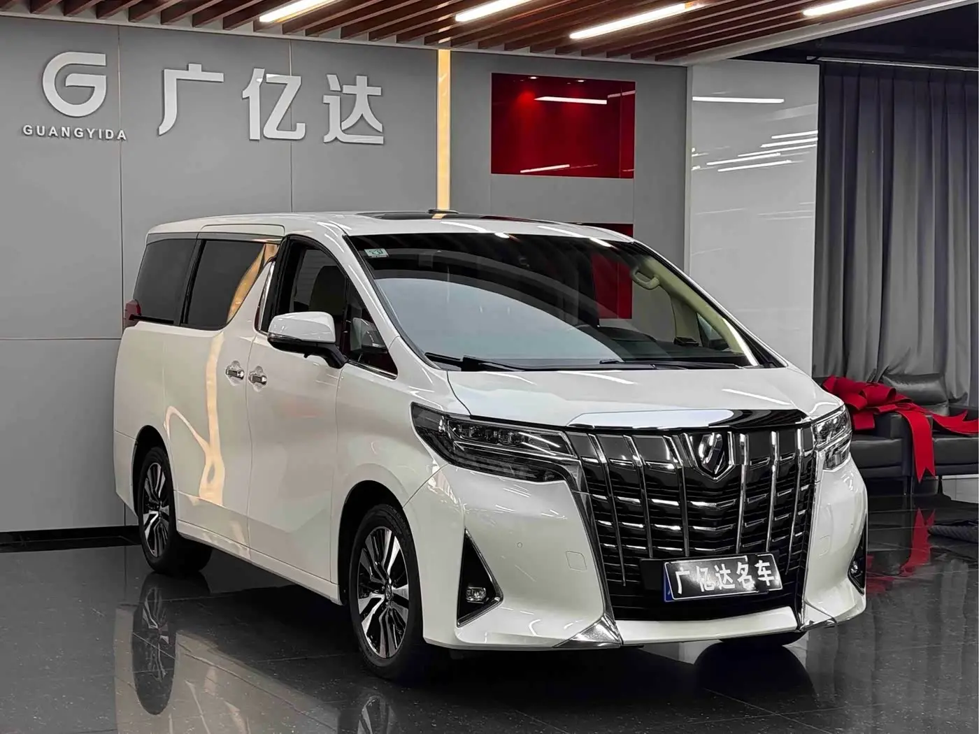 Toyota Alphard 2019 — Photo 3/20