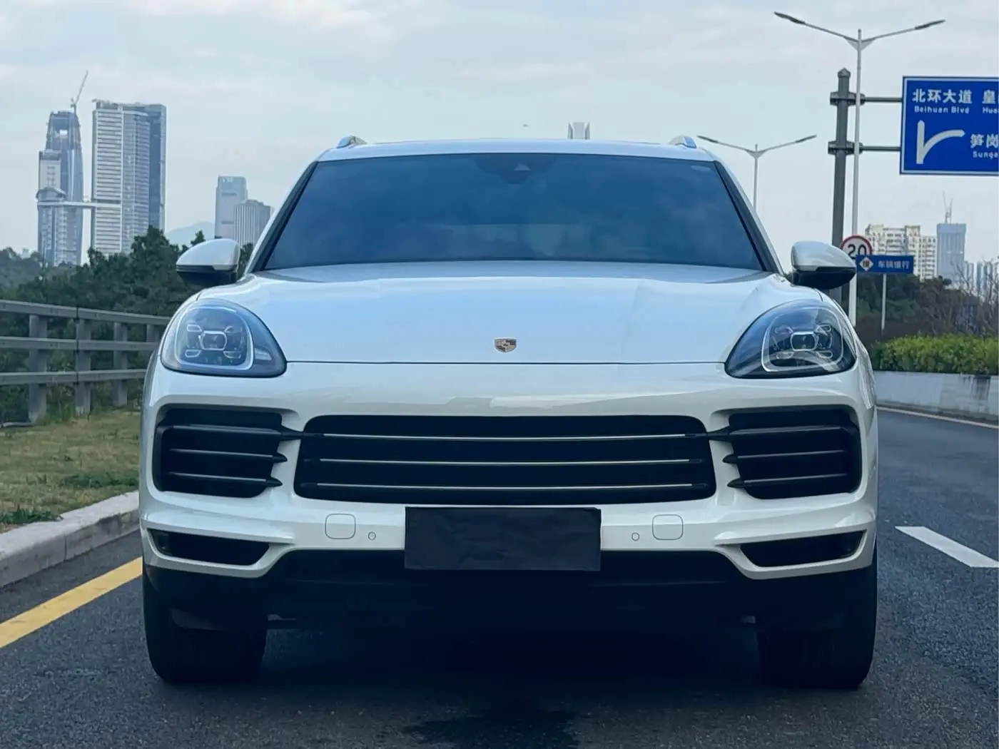 Porsche Cayenne 2021 — Photo 2/16