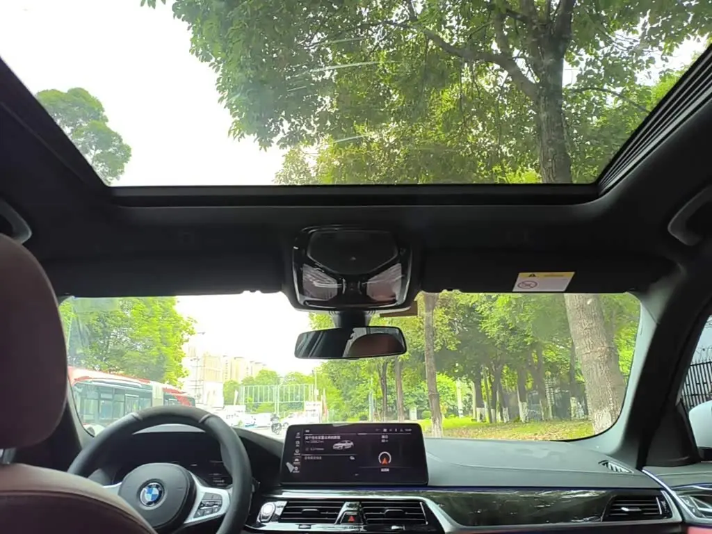 BMW 5 Series 2022 — Photo 18/20