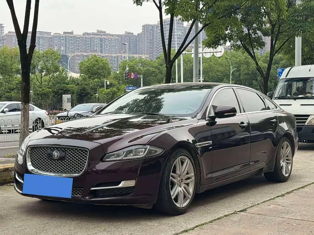 Jaguar XJ 2018 — Photo 1/16