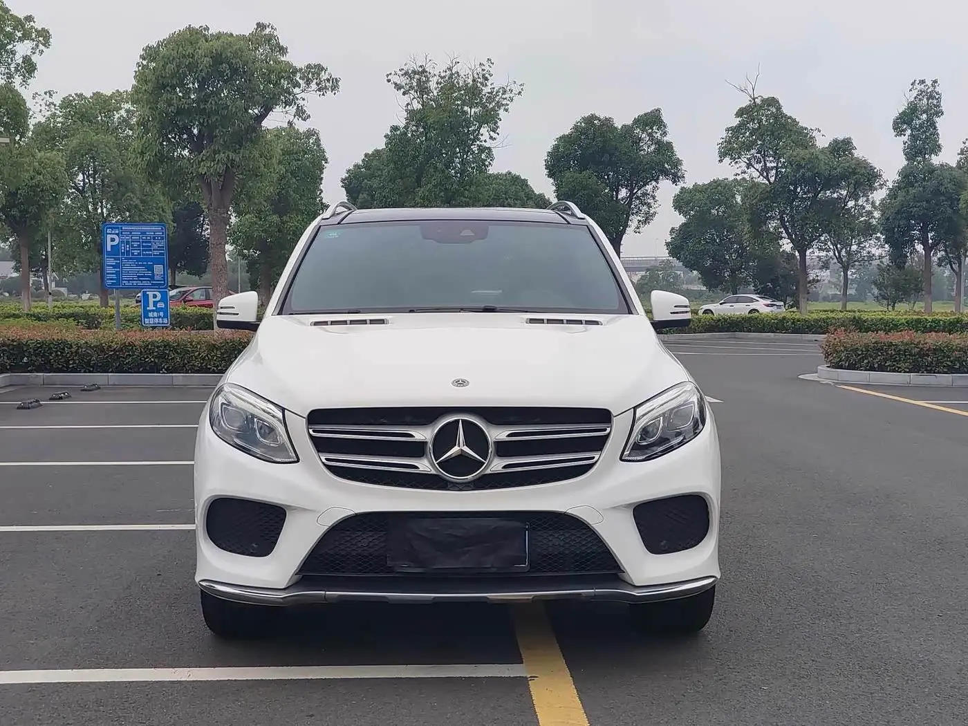 Mercedes-Benz GLE 2017 — Photo 2/14