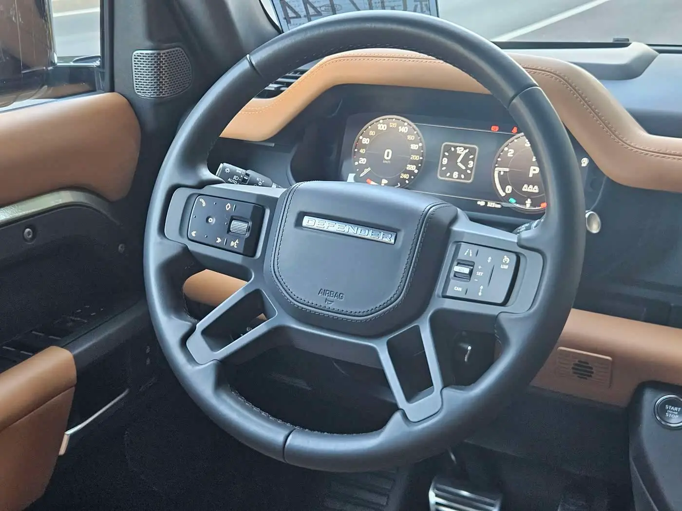 Land Rover Defender 2023 — Фото 11/20