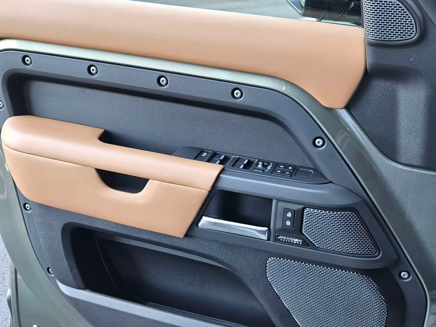 Land Rover Defender 2023 — Фото 20/20