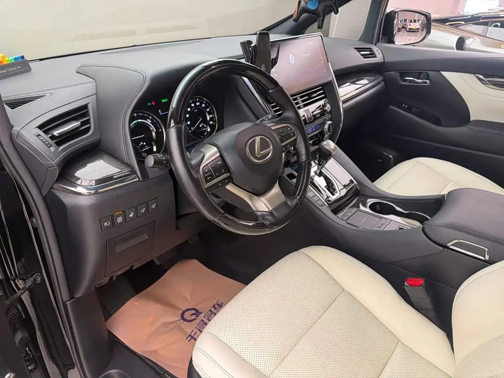Lexus LM 2020 — ფოტო 4/16