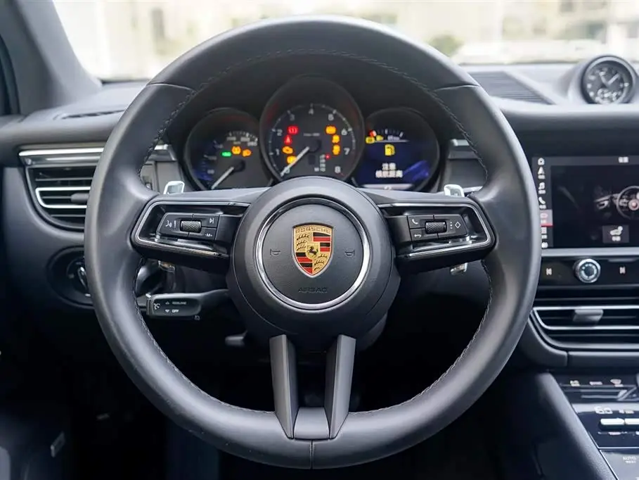 Porsche Macan 2024 — Photo 9/20
