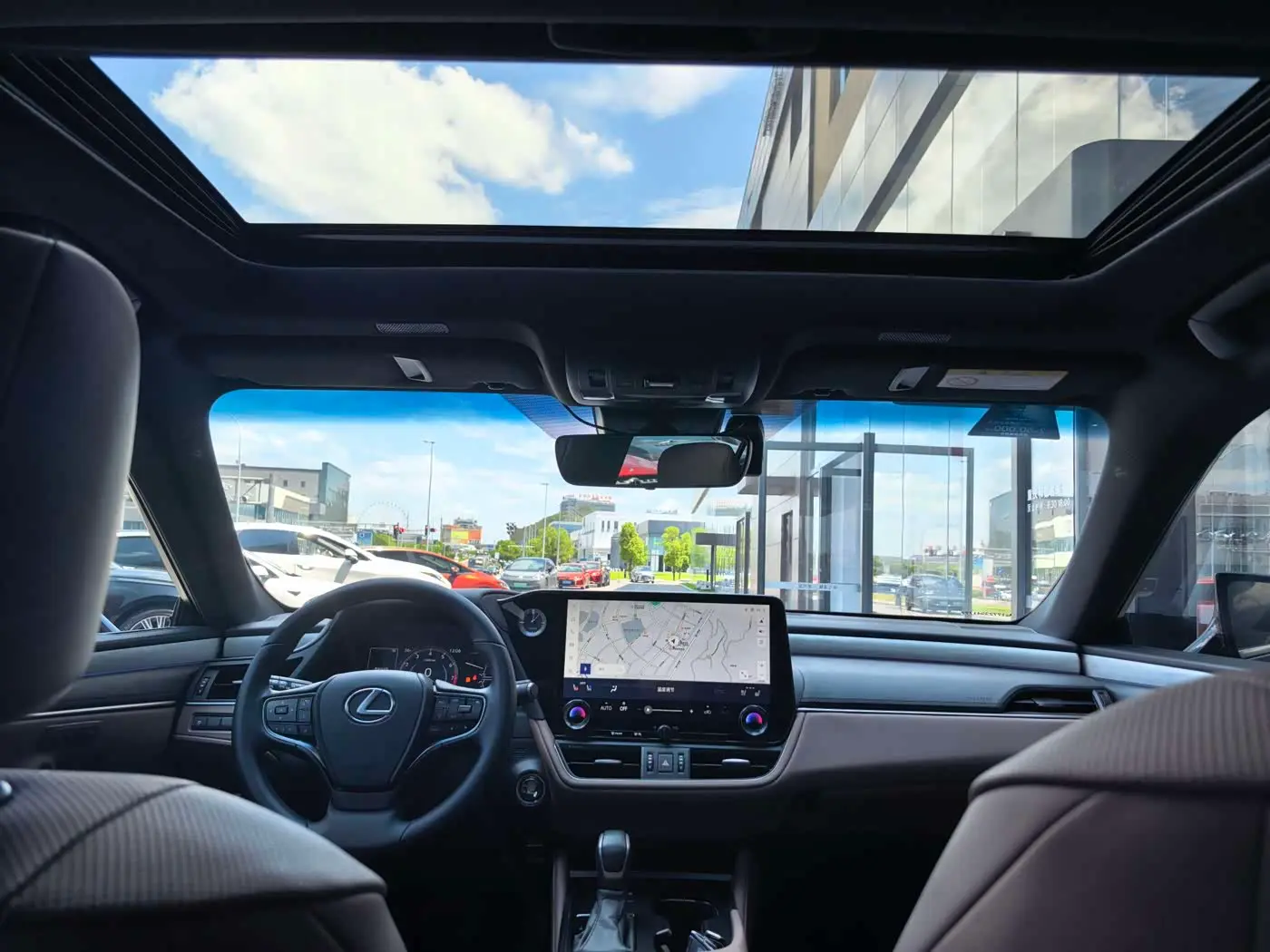 Lexus ES 2025 — Photo 8/14