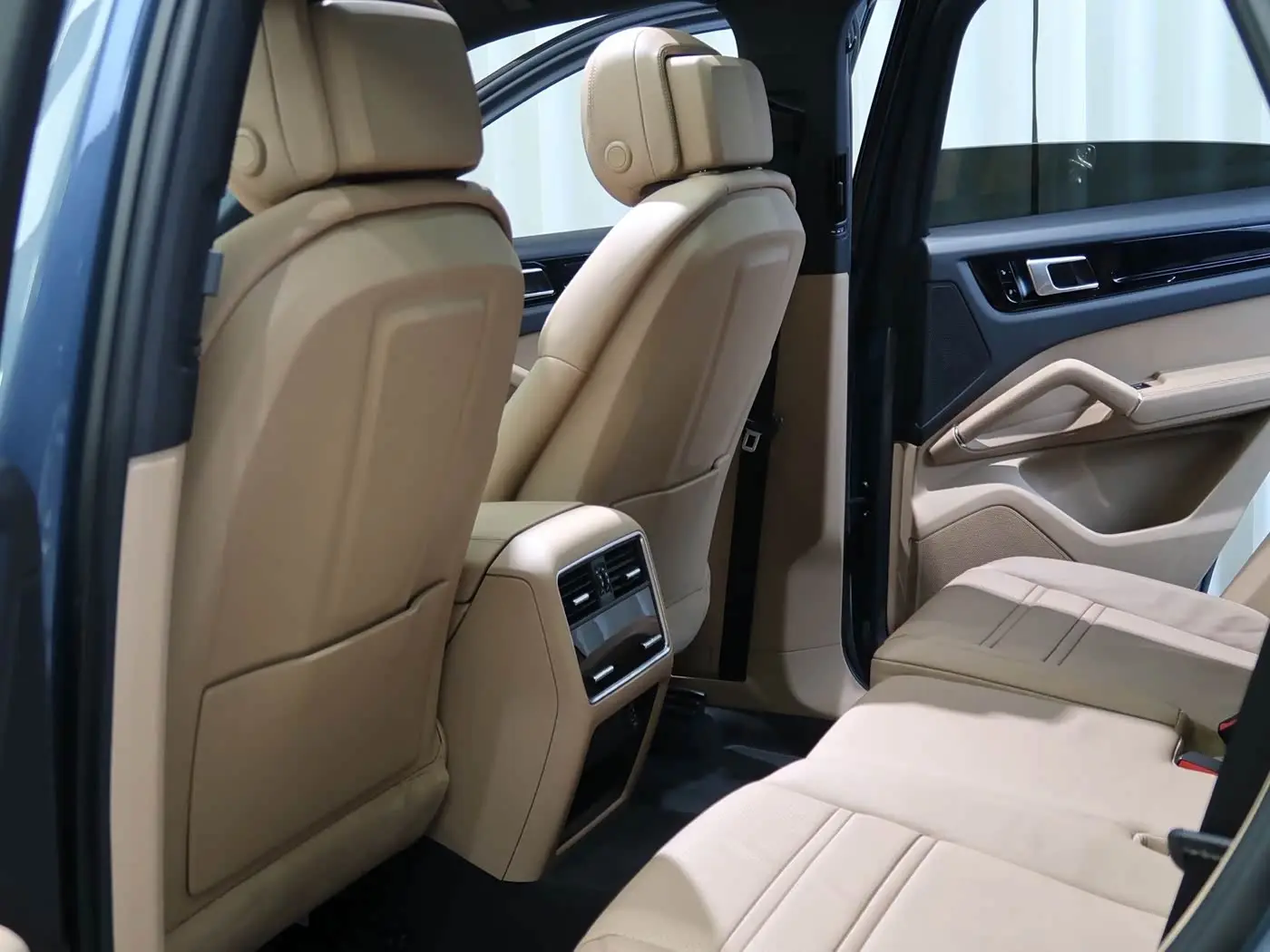 Porsche Cayenne 2019 — Photo 11/17