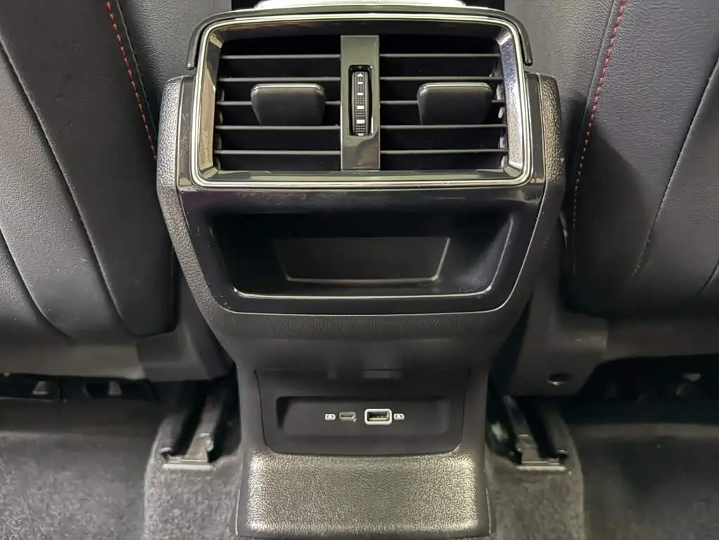 Škoda Karoq 2023 — Photo 19/20