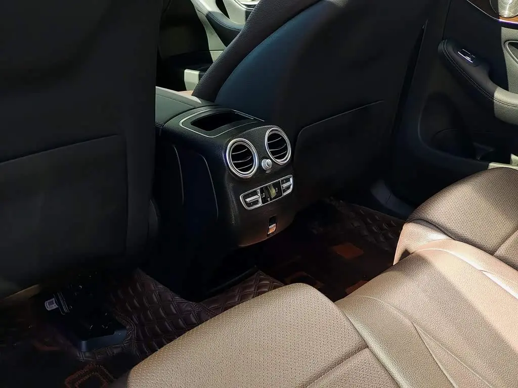 Mercedes-Benz GLC 2021 — Photo 9/11
