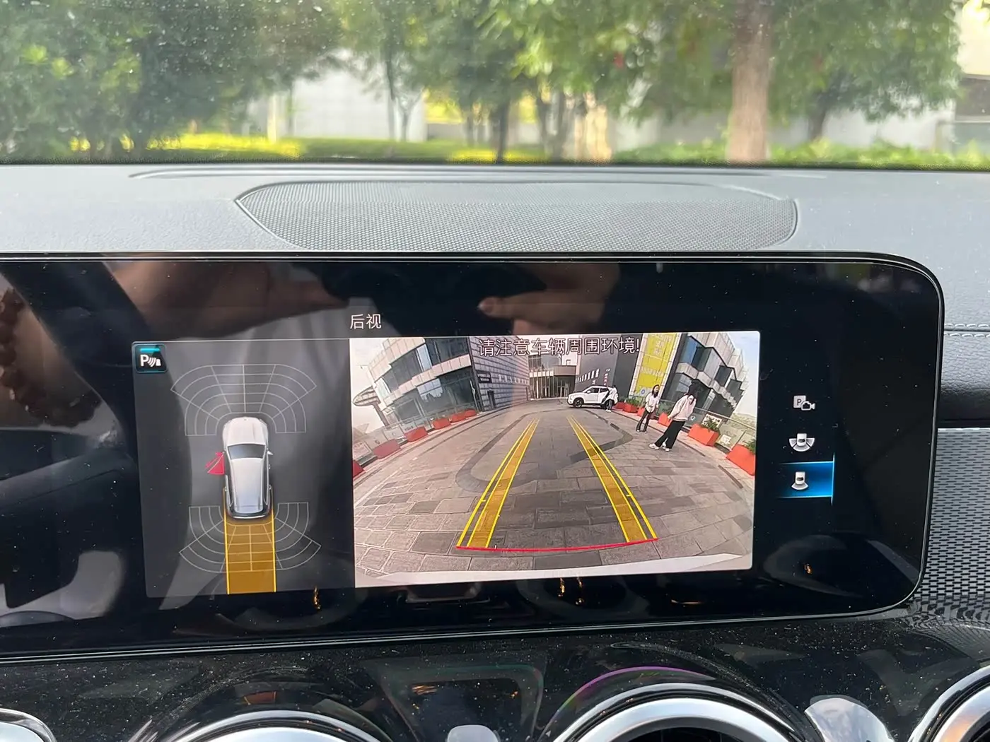 Mercedes-Benz GLB 2022 — Photo 16/20