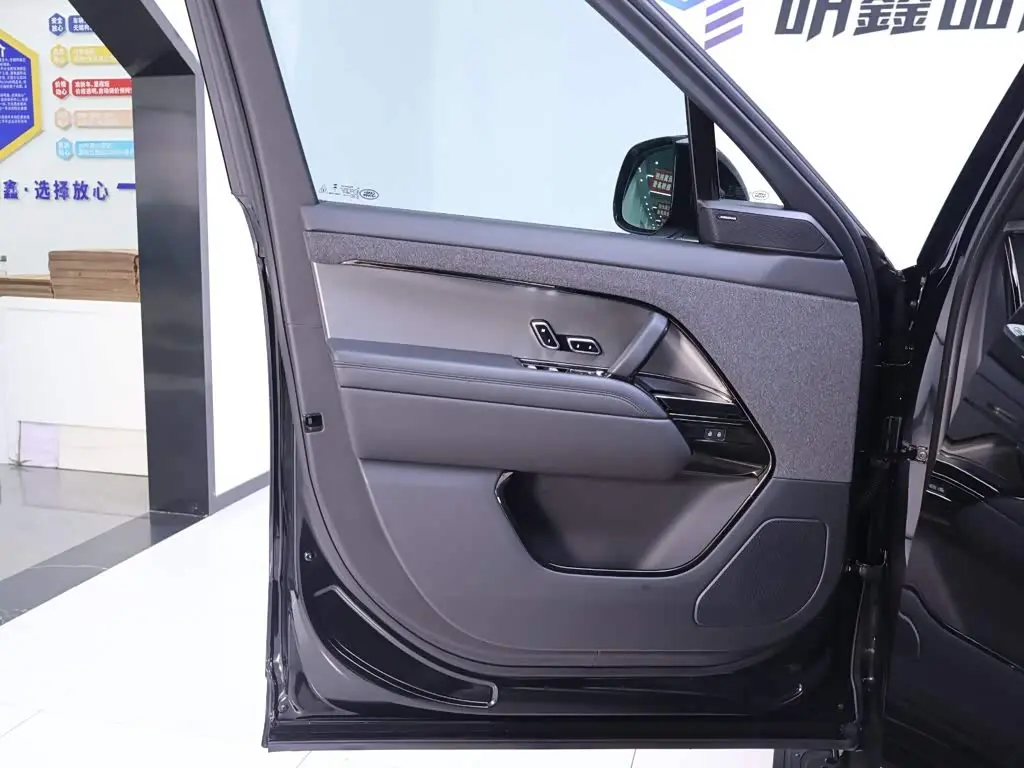 Land Rover Range Rover Sport 2024 — Фото 18/20