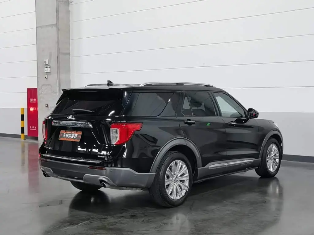 Ford Explorer 2021 — Photo 2/20