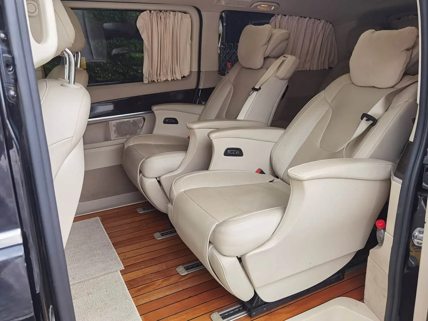 Mercedes-Benz V-Class 2020 — Photo 8/11