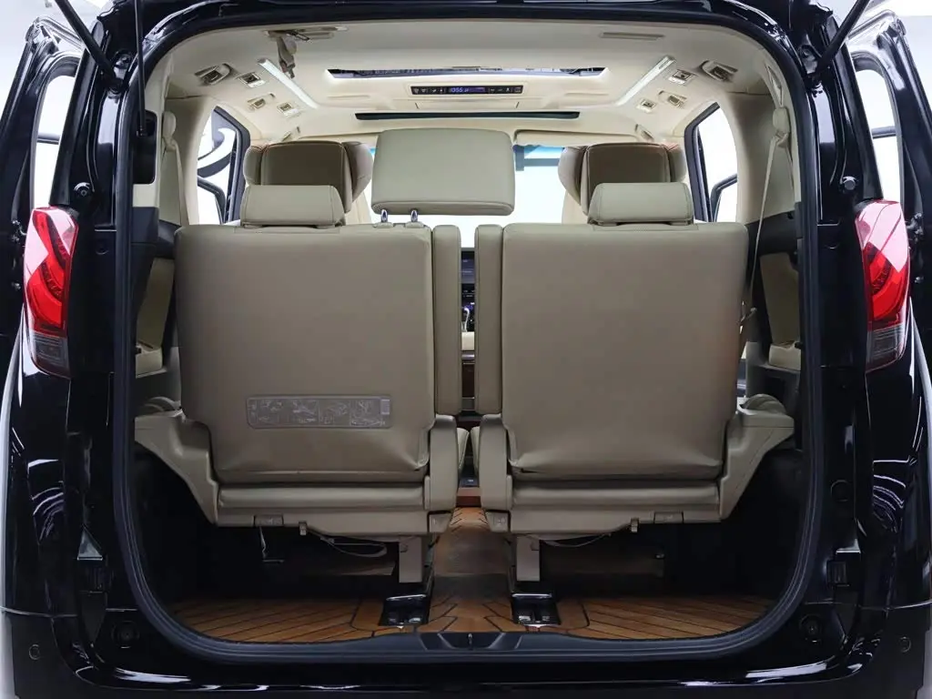Toyota Alphard 2017 — Photo 12/20