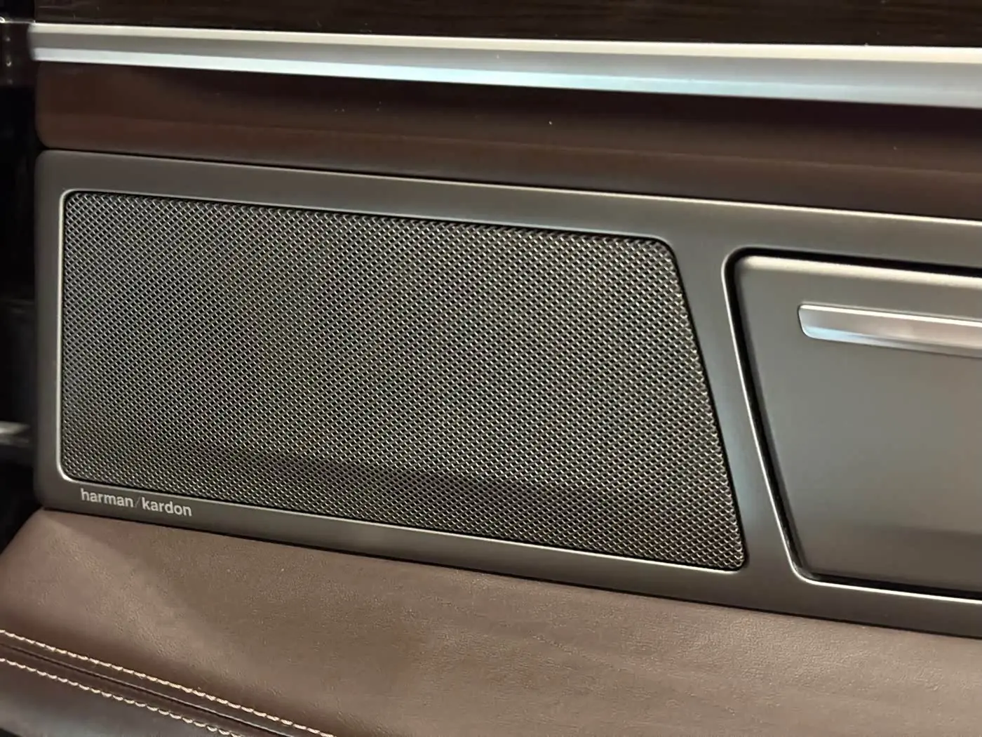 BMW 7 Series 2020 — Фото 13/18