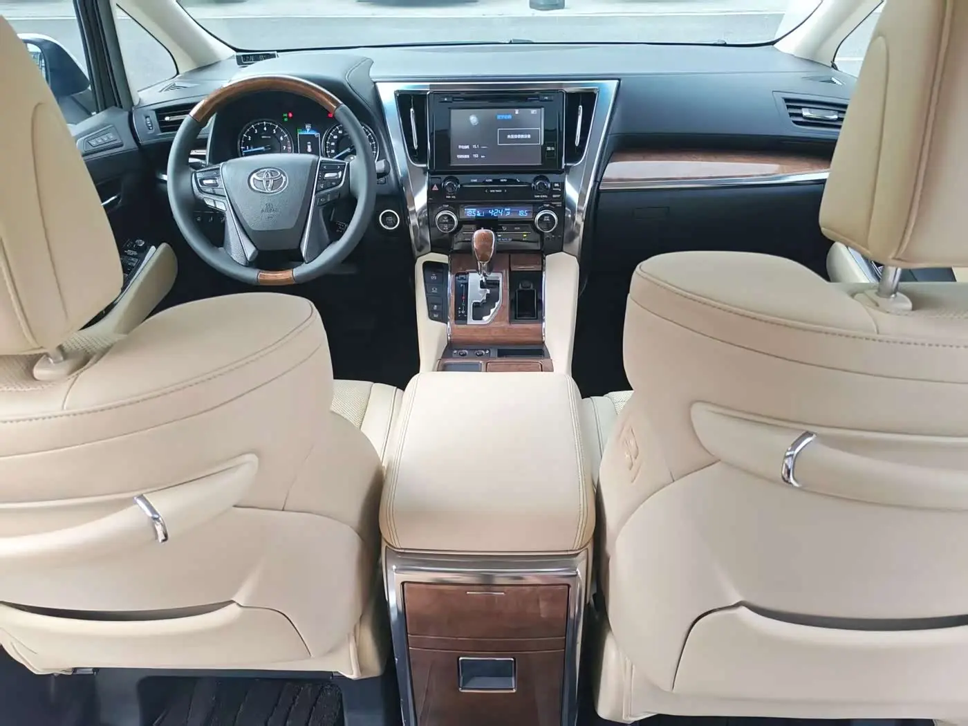 Toyota Alphard 2016 — Photo 13/20