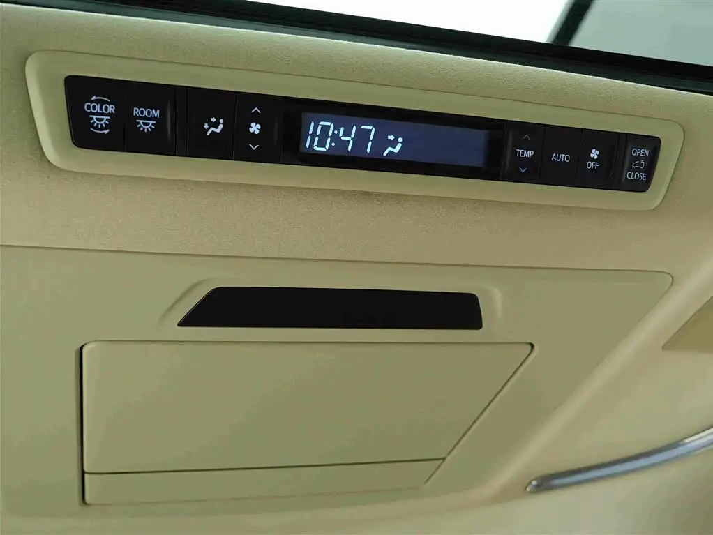 Toyota Alphard 2019 — Photo 19/20