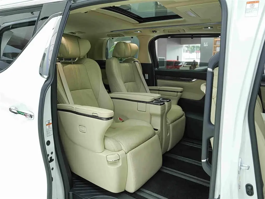 Toyota Alphard 2019 — Photo 13/20