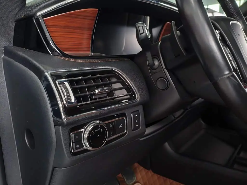 Lincoln Navigator 2022 — Photo 8/17