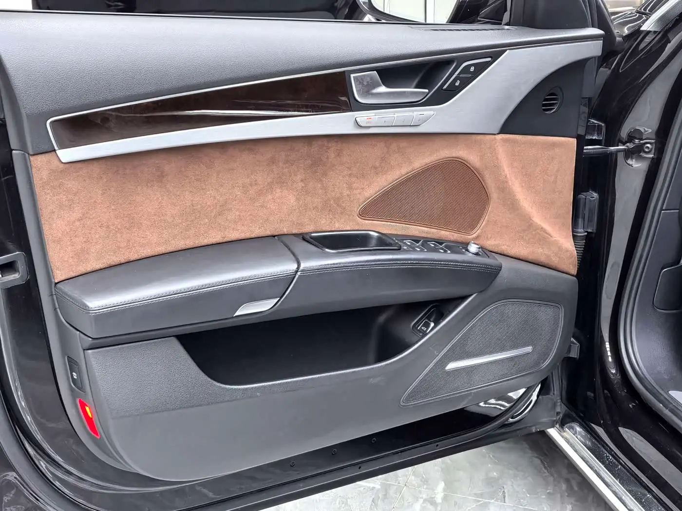 Audi A8 2014 — Şəkil 9/15