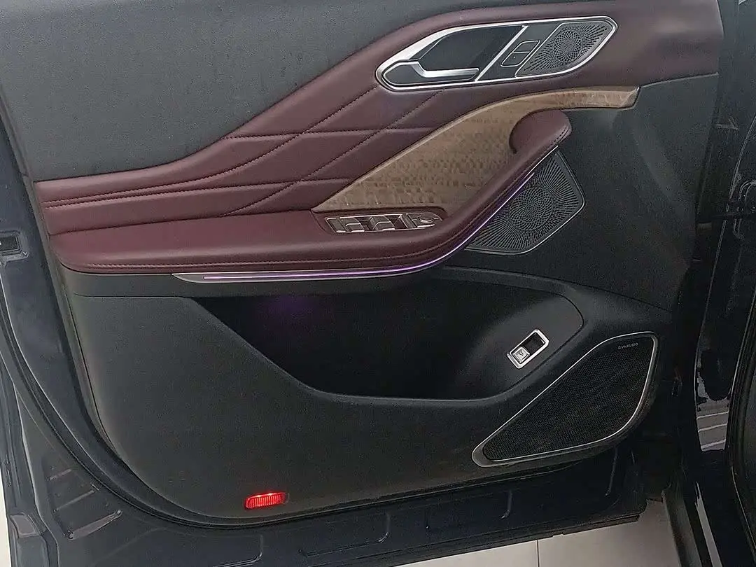 Hongqi HS7 2023 — Photo 8/15