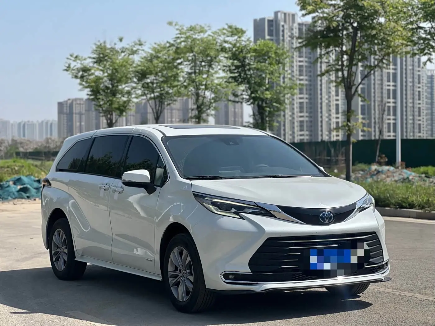 Toyota Sienna 2024 — ფოტო 3/9
