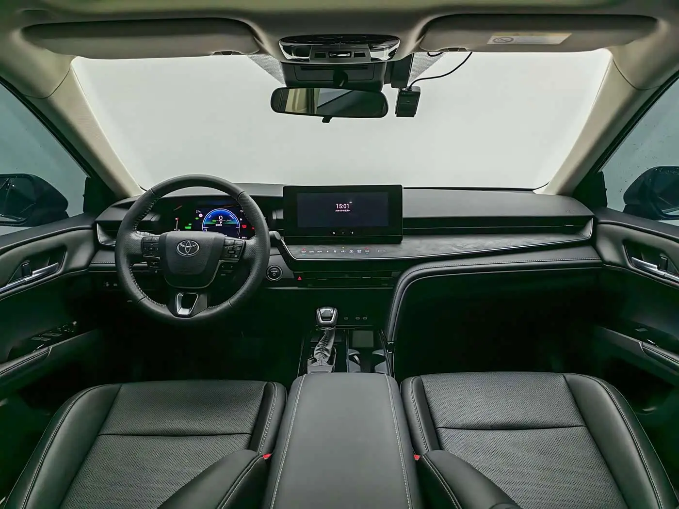 Toyota Camry 2024 — Фото 11/17