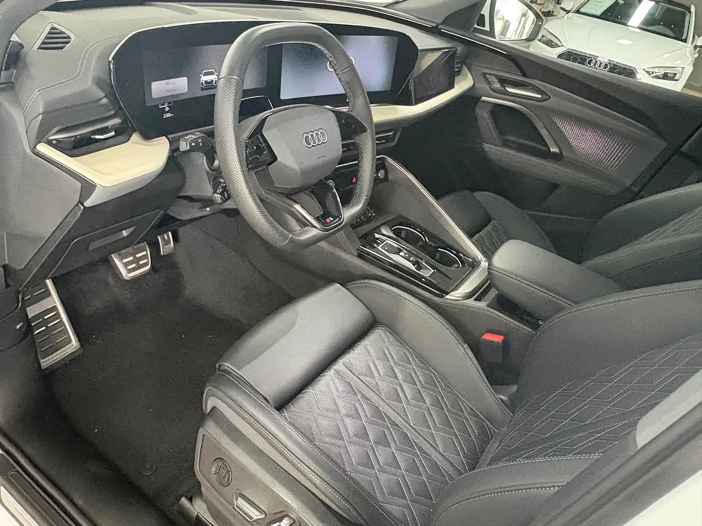 Audi Q5L 2025 — Photo 8/14