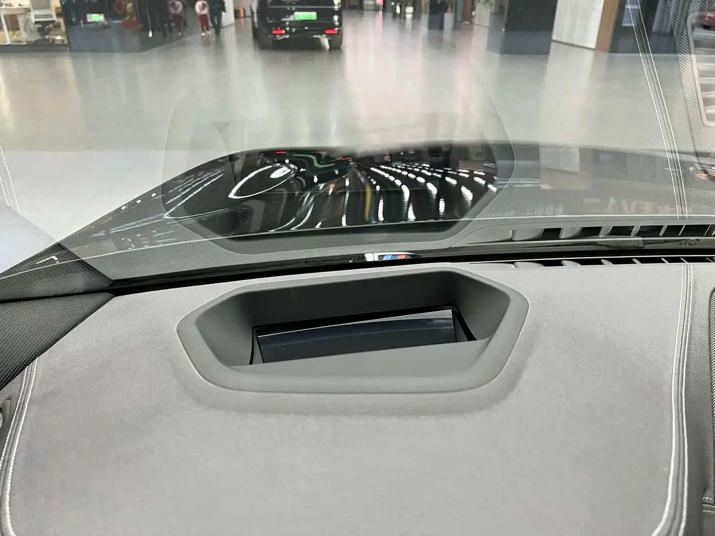 BMW 5 Series 2020 — Photo 8/18