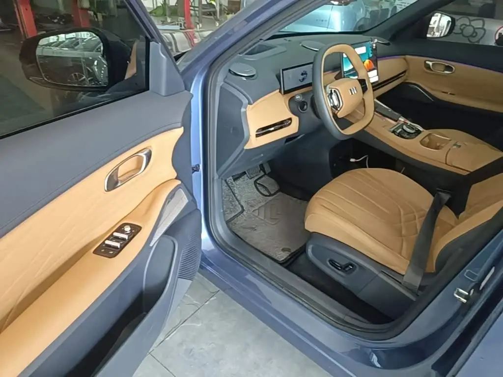 Geely Galaxy Galaxy Starship 7 EM-i 2024 — Photo 16/20