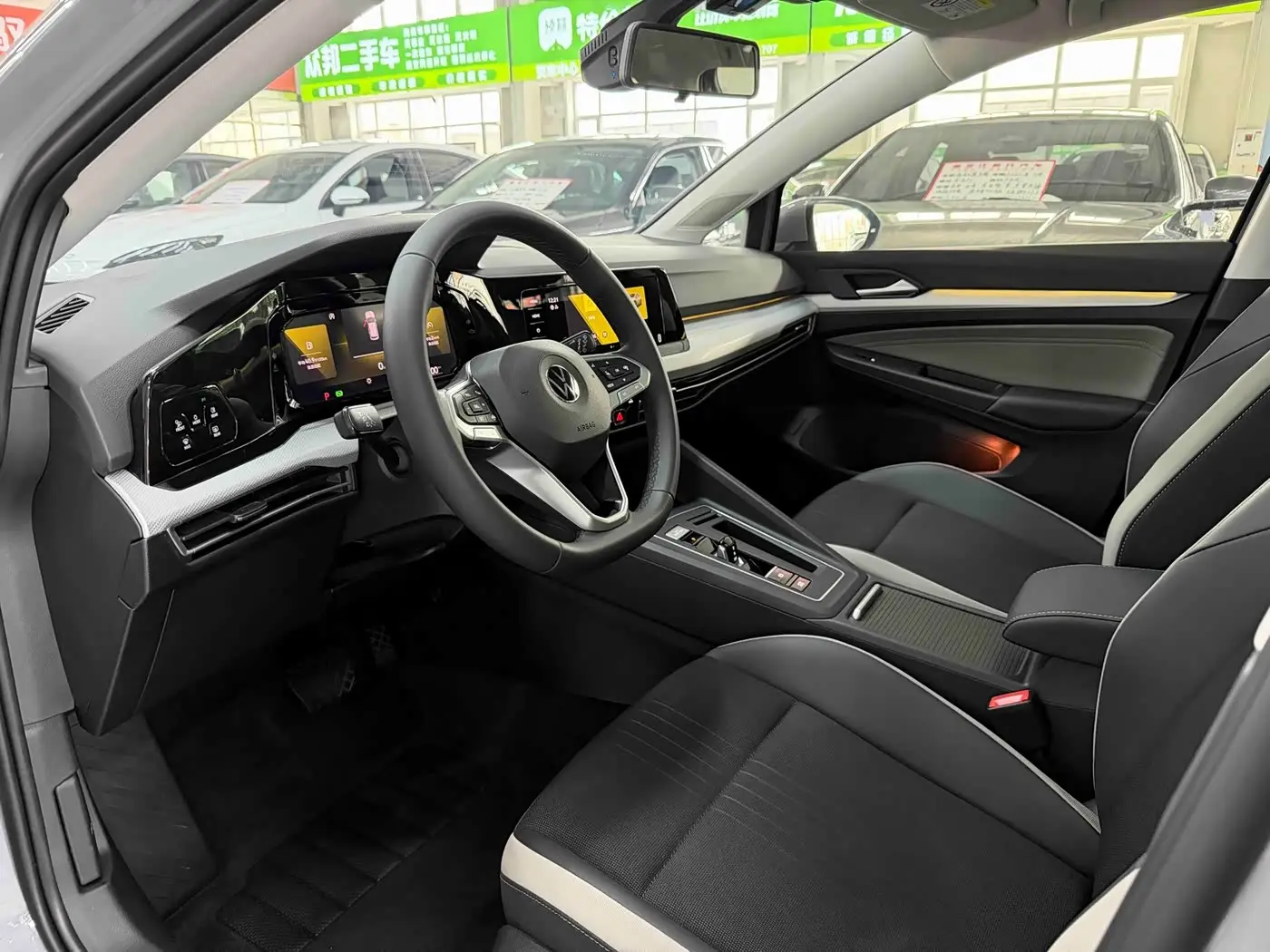 Volkswagen Golf 2023 — Photo 7/20