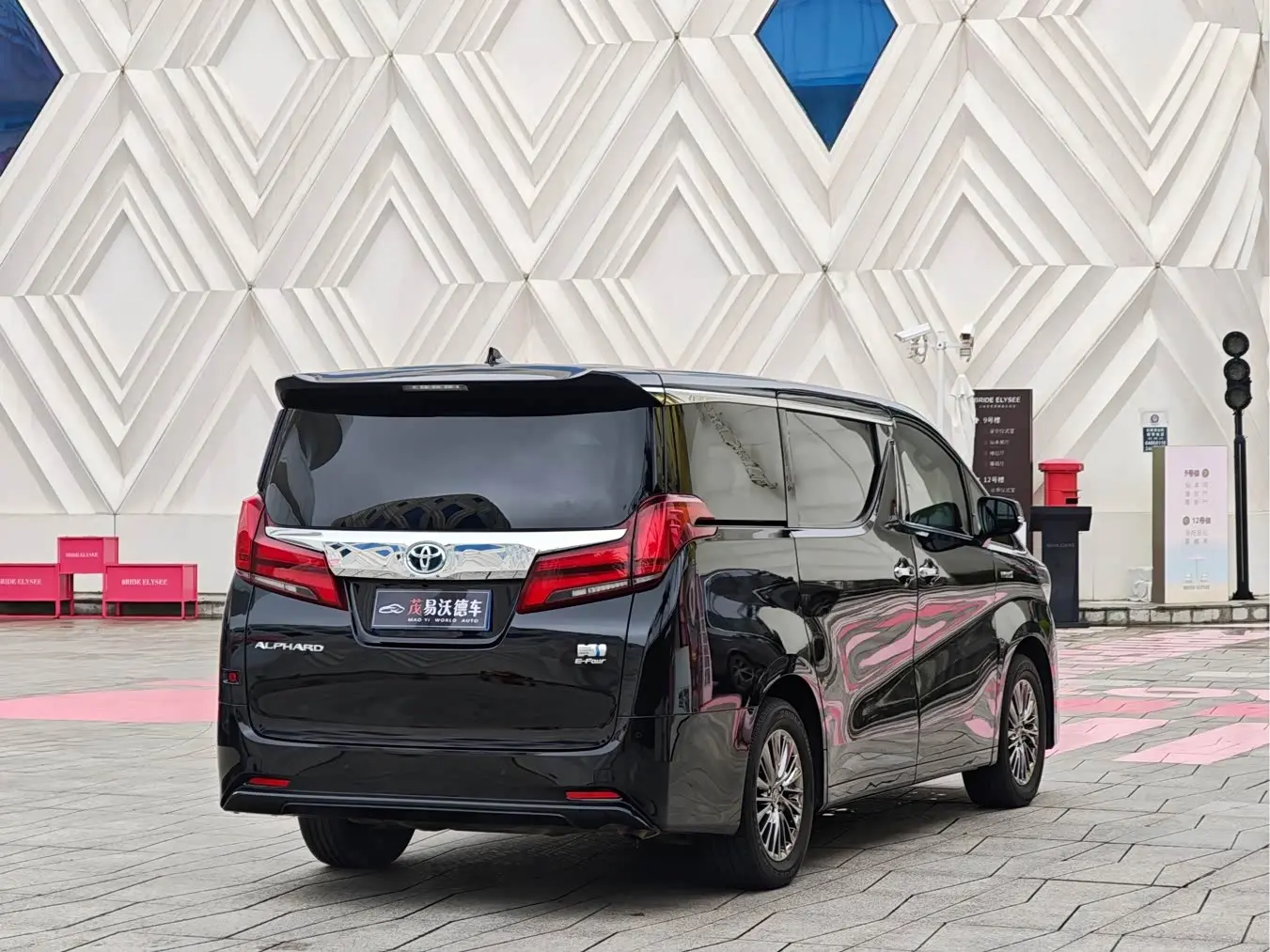 Toyota Alphard 2023 — Photo 5/20