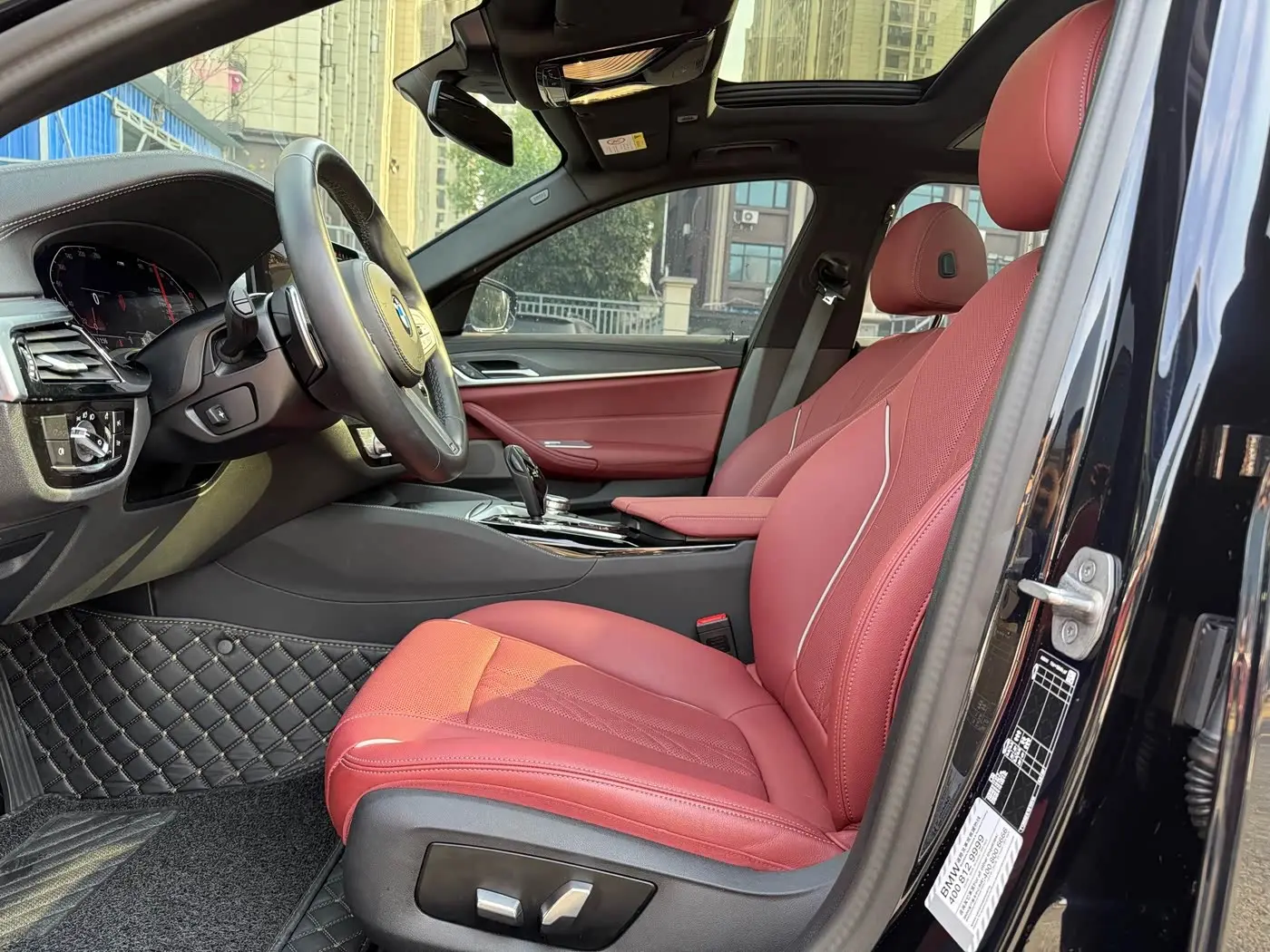 BMW 5 Series 2023 — Photo 7/16