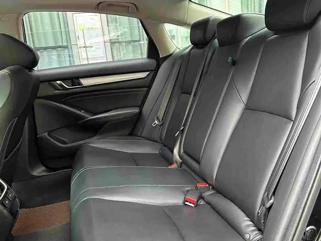 Honda Accord 2023 — Фото 10/10