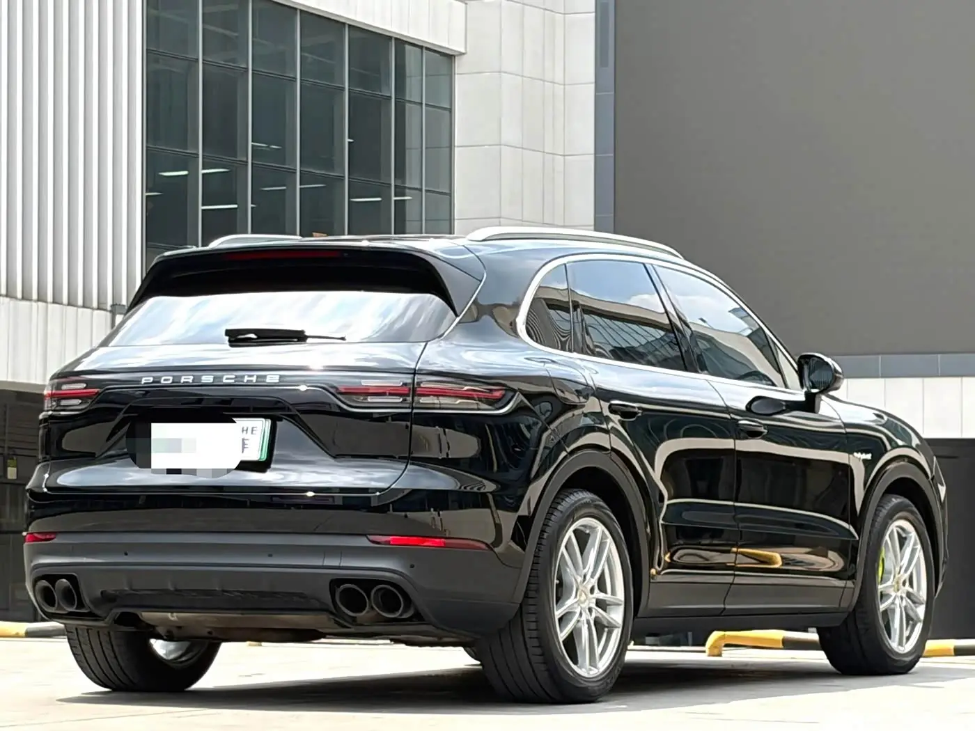 Porsche Cayenne New Energy 2021 — Фото 11/14