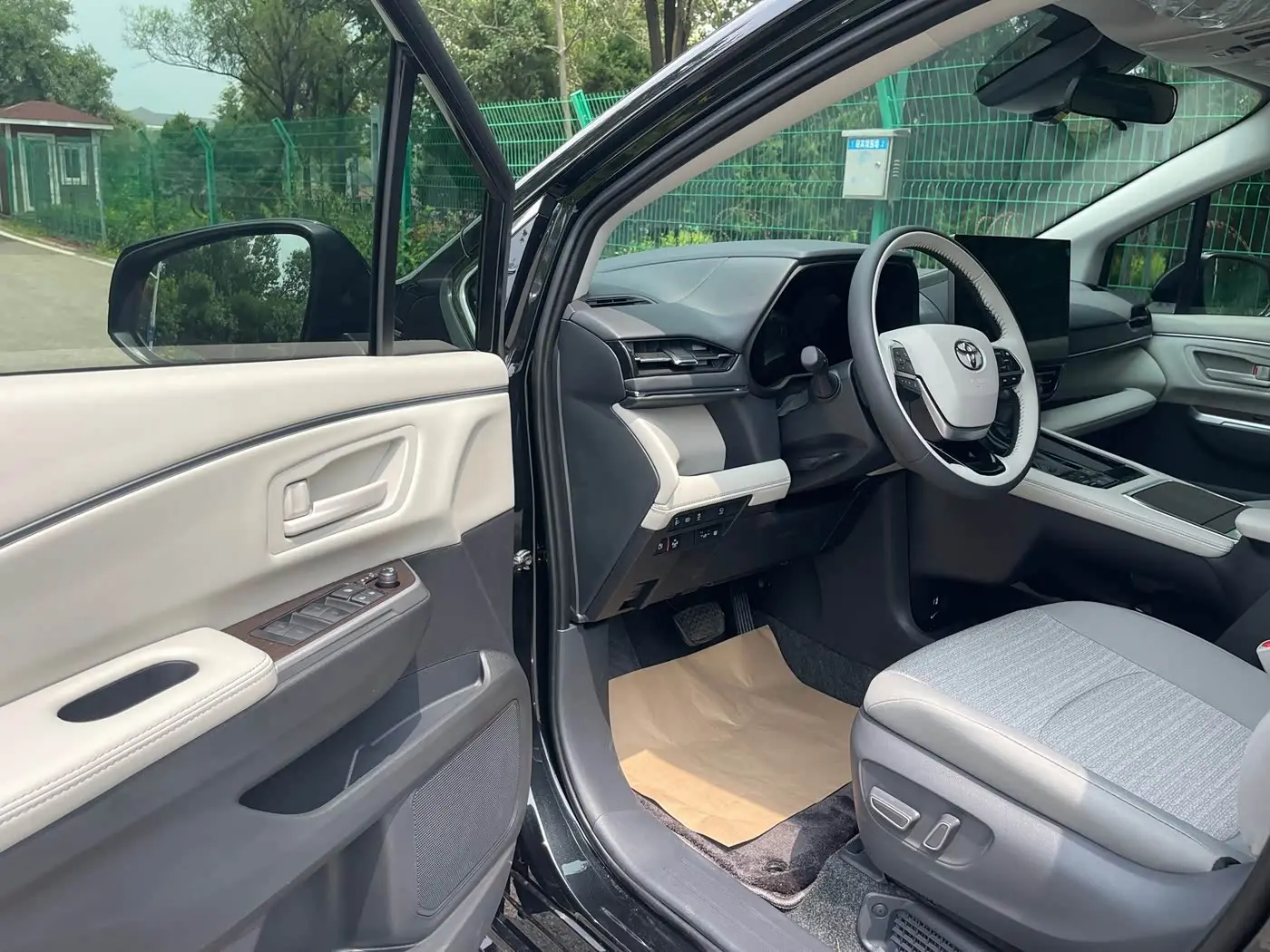 Toyota Sienna 2026 — Photo 4/18