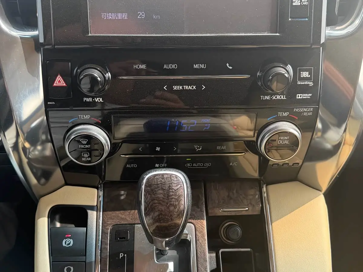 Toyota Alphard 2019 — Şəkil 6/15