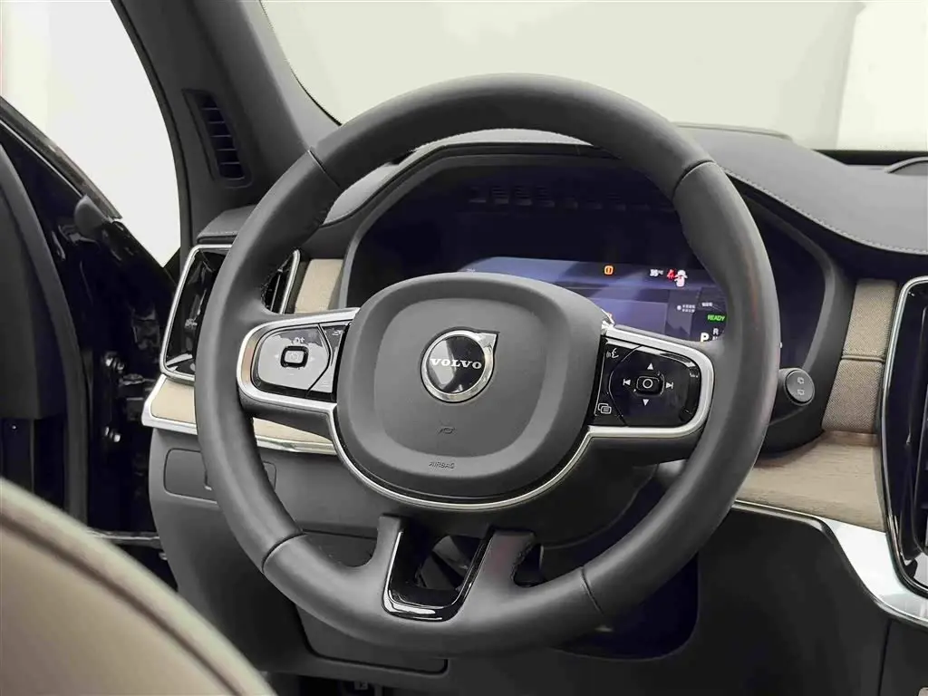 Volvo XC90 Plug-in Hybrid 2025 — Фото 13/20