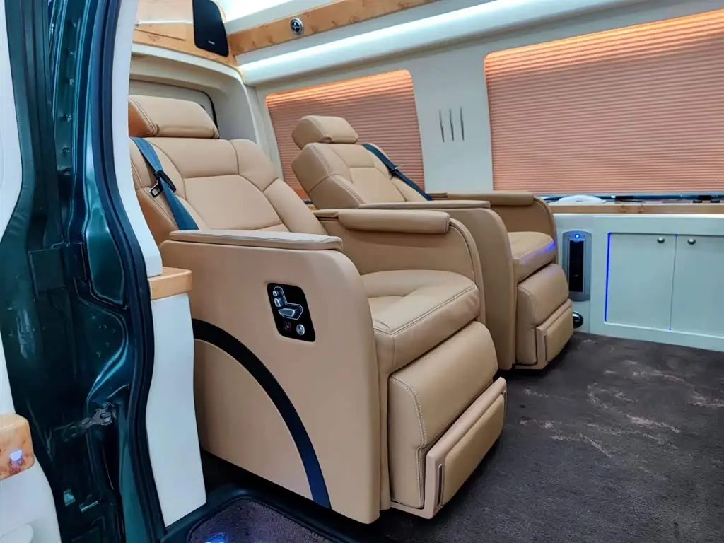 GMC Savana 2020 — Фото 8/20