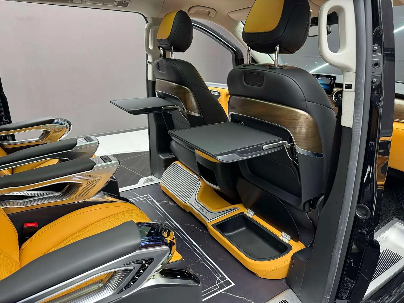 Mercedes-Benz V-Class 2021 — Photo 14/20