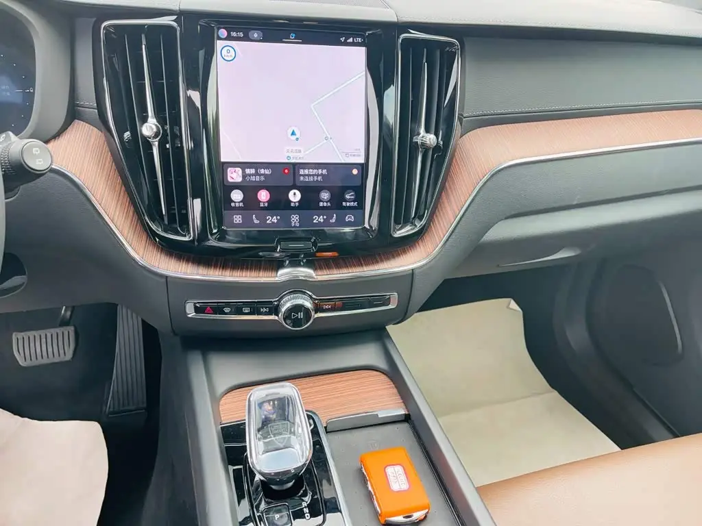 Volvo XC60 Plug-in Hybrid 2026 — Şəkil 15/15