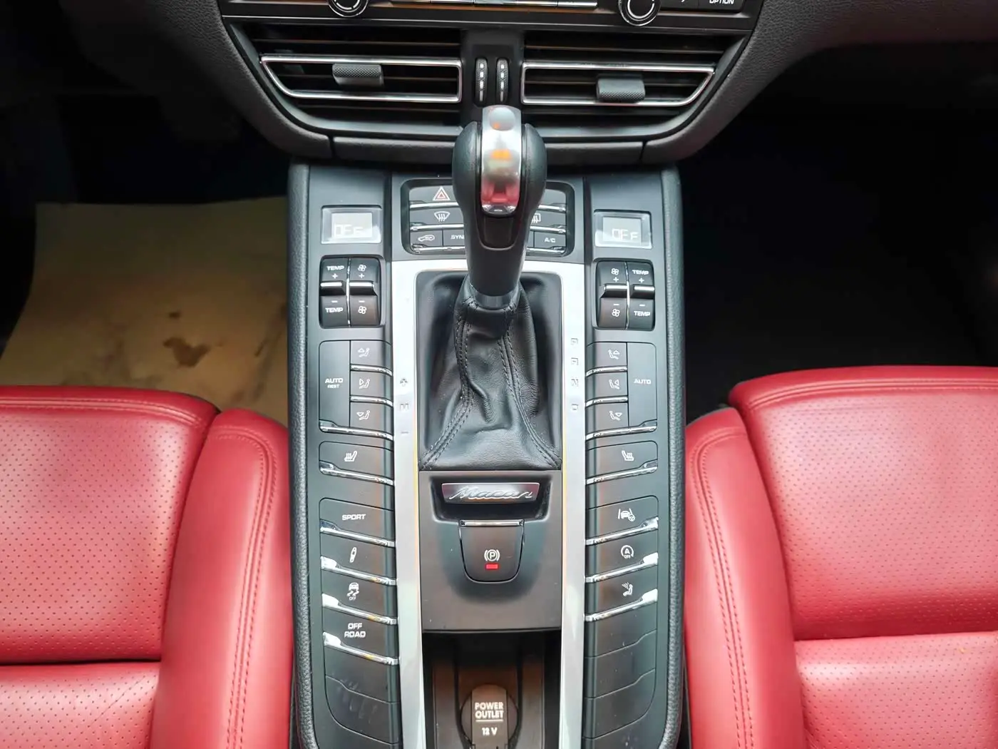 Porsche Macan 2021 — Photo 11/16