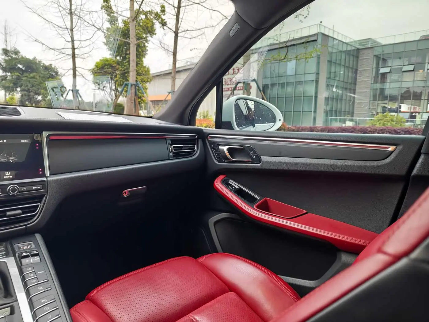 Porsche Macan 2021 — Photo 12/16