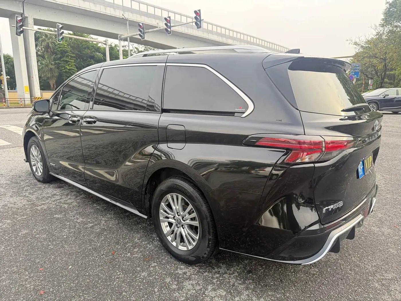 Toyota Sienna 2023 — Photo 7/19